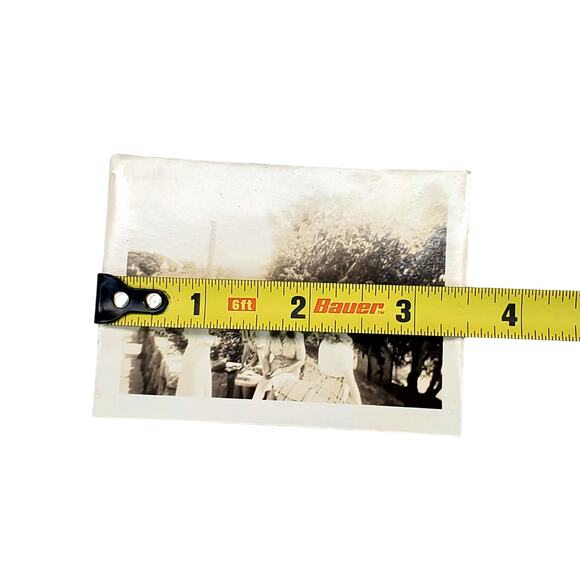 Vtg Ladies Talking in Garden Original Monochrome Photography Found Snapshot - Picture 3 of 4